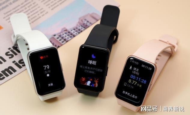 PG电子(中国)官方网站支持追踪百种锻炼类型三星Galaxy Fit3智能手环让(图2)