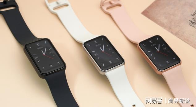 PG电子(中国)官方网站支持追踪百种锻炼类型三星Galaxy Fit3智能手环让(图4)