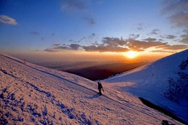 PG电子穿越冰雪、攀登巅峰“华为最强手表”提供专业助力(图1)