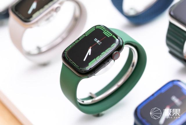 PG电子(中国)官方网站Apple Watch S7 上手体验！屏幕更大更亮充电(图3)