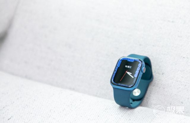 PG电子(中国)官方网站Apple Watch S7 上手体验！屏幕更大更亮充电(图10)