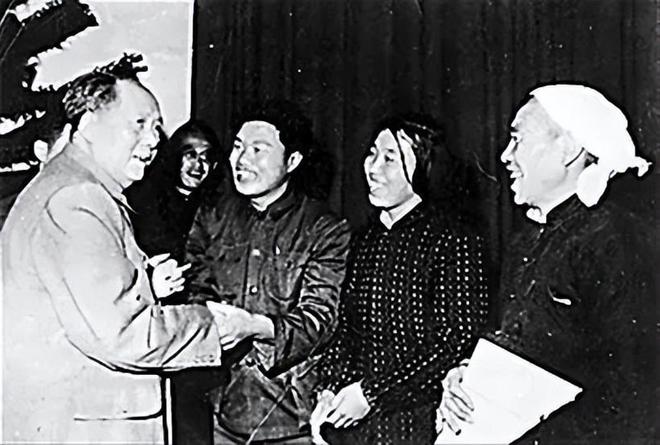 PG电子1953年东北军区一干部因“贪污”被捕自称与毛主席关系不一般(图12)